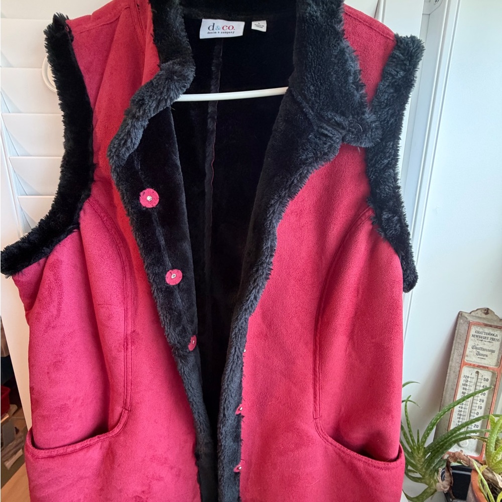 Women's Red and Black Faux Fur Vest - Picture 1 of 5